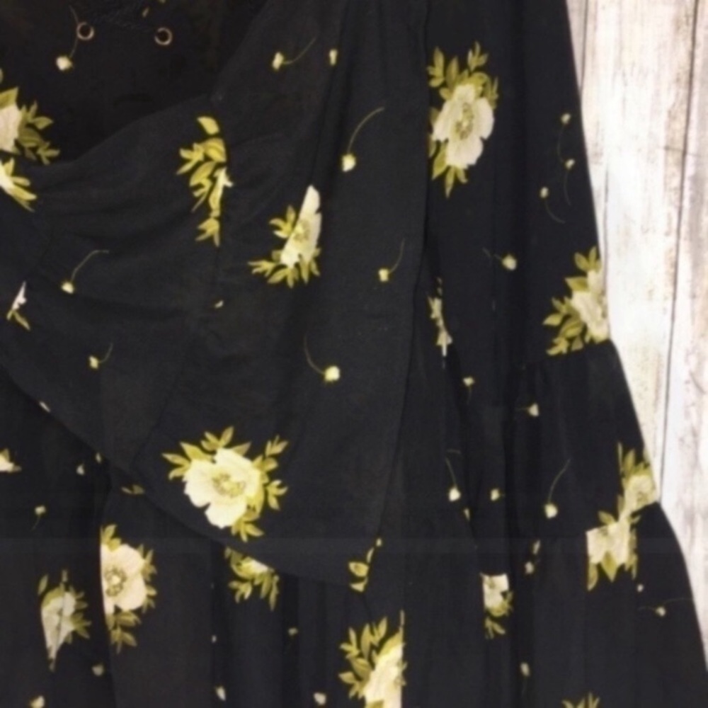 Entro Black Floral Blouse - Picture 3 of 5